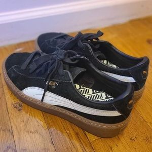 PUMA Women’s Suede Platform Core Sneaker - Size 9